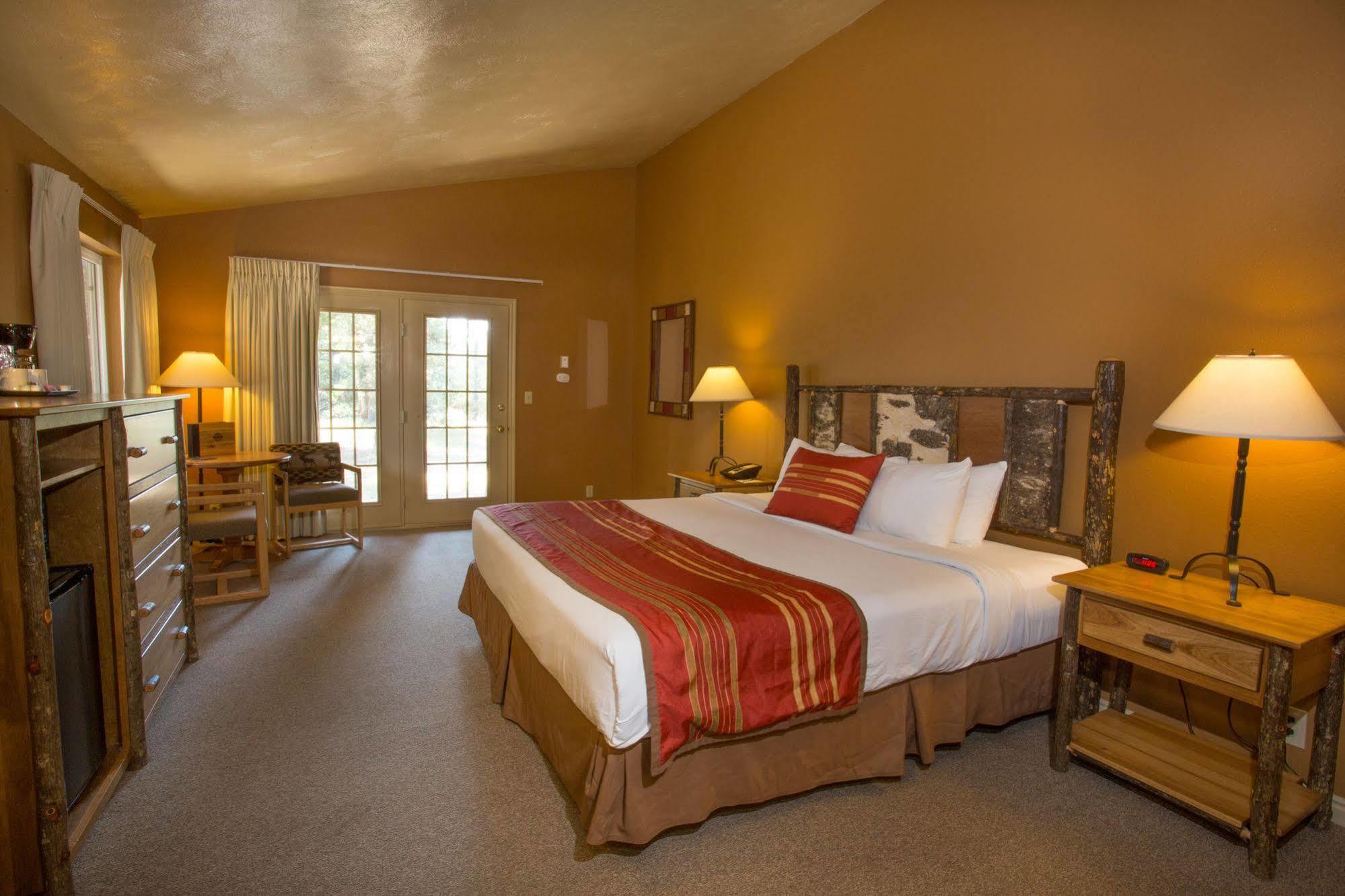 Headwaters Lodge & Cabins At Flagg Ranch Моран Екстер'єр фото